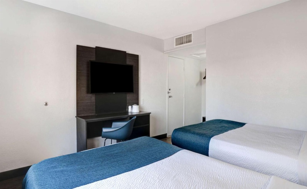 Motel 6-Bakersfield, CA - South